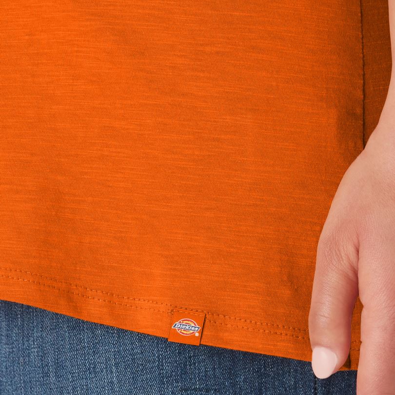 Жени Dickies плюс тениска с v-образно деколте с къс ръкав червен ибис (s2s) облекло R2PH82040